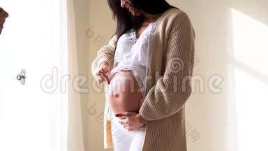 孕妇分娩前的肚皮爱